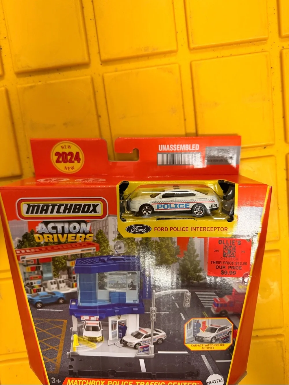 Matchbox Police Traffic Center Playset with White and Blue Police Car